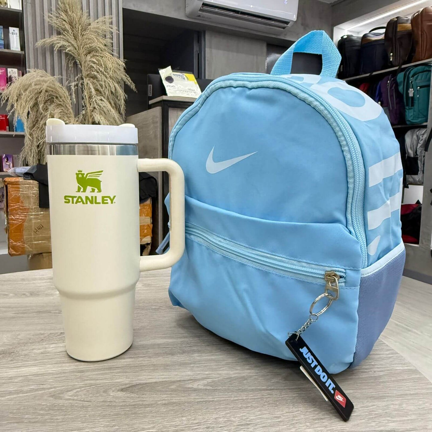 Todo lo que necesitas para la U en un solo combo 🎒